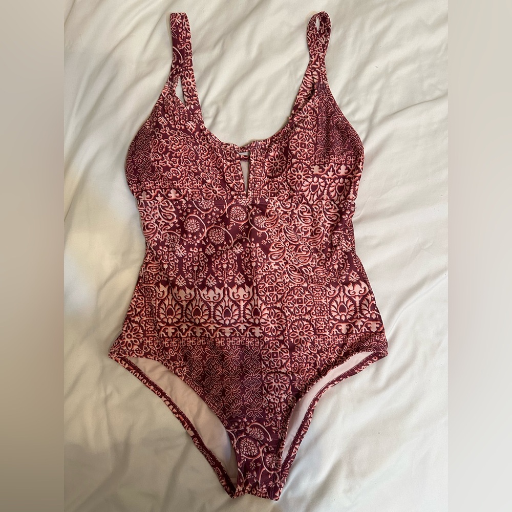 NWT Kona Sol Printed One-Piece Swimsuit – Size Medium